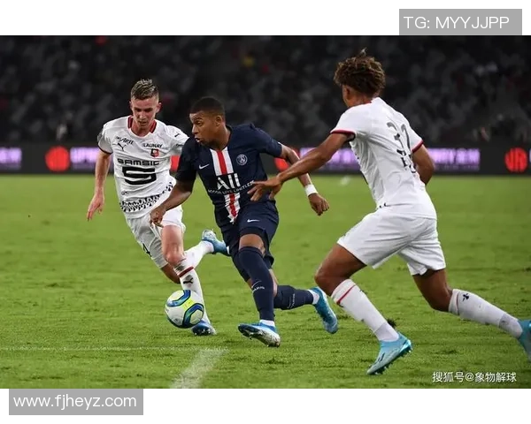 西甲激战：巴黎圣日耳曼逆转多特蒙德红牌事件引发全场热议