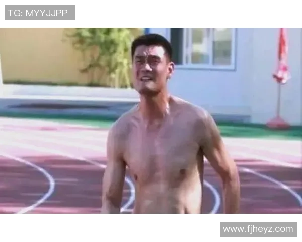 姚明转战拳击赛场挑战自我展现体育精神与力量之美