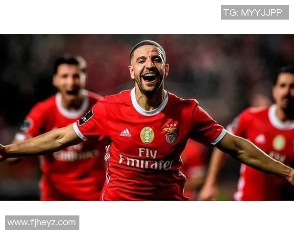 欧冠激战：那不勒斯与本菲卡握手言和转会风波引发球迷热议